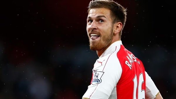 Aaron Ramsey: Từ chối lời mời của Sir Alex Ferguson để tỏa sáng cùng Arsenal