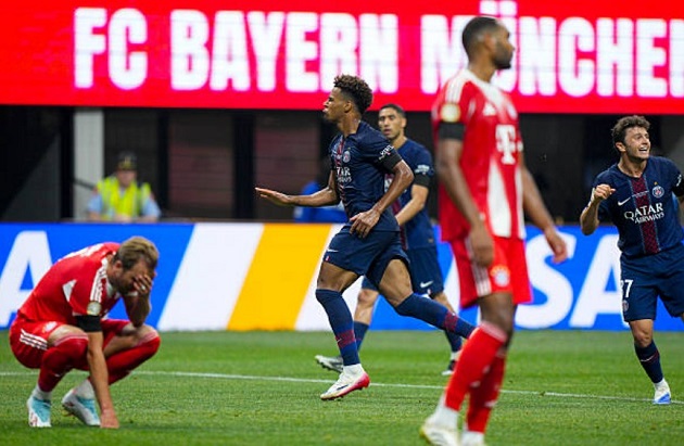 PSG thắng kịch tính Bayern Munich với tỷ số 2-0, dù nhận hai thẻ đỏ